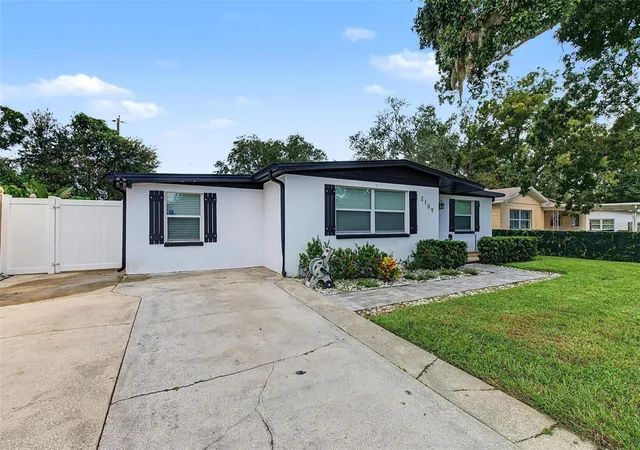 Photo 4 of Single family home for sale at 2109 E Flora St, Tampa, FL 33610 | MLS# TB8552824 | Listing updated on 2026-10-06