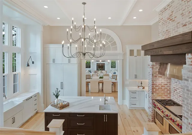 Photo 2 of Mansion for sale at 4706 W San Jose Street, Tampa, FL 33629 | MLS# TB8552828 | Listing updated on 2026-10-07