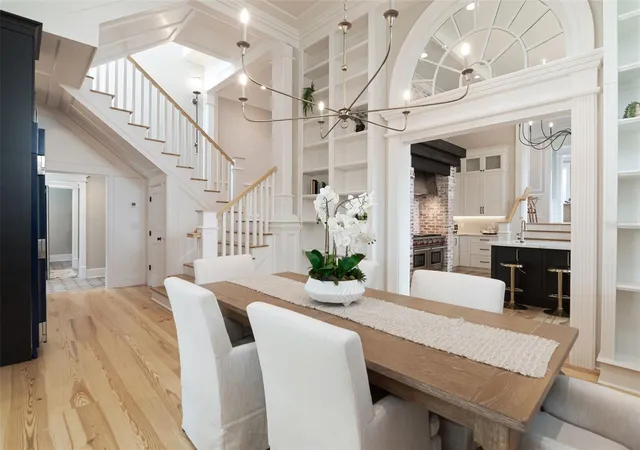 Photo 3 of Mansion for sale at 4706 W San Jose Street, Tampa, FL 33629 | MLS# TB8552828 | Listing updated on 2026-10-07