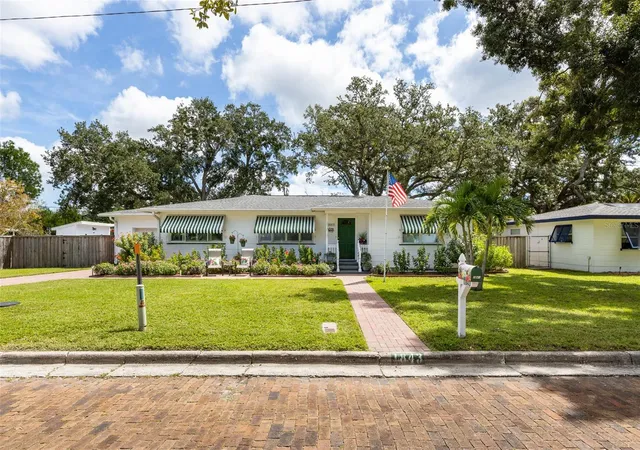 Photo 1 of Single family home for sale at 1843 Pasadena Dr, Dunedin, FL 34698 | MLS# TB8552829 | Listing updated on 2026-09-29