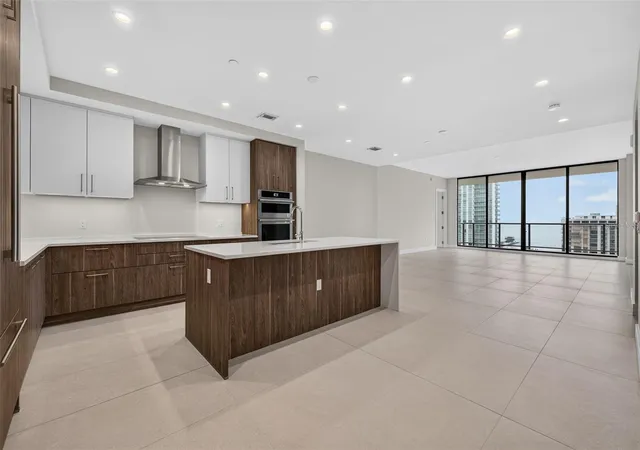 Photo 3 of Condo for sale at 275 1st Avenue S #2603, Saint Petersburg, FL 33701 | MLS# TB8552830 | Listing updated on 2026-10-02