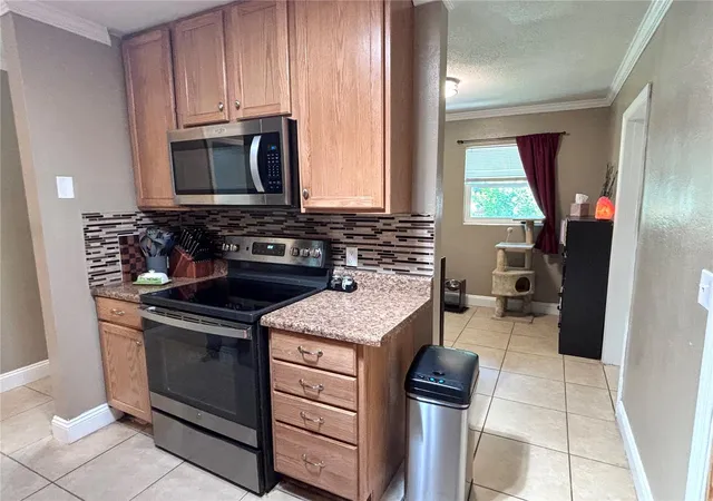 Photo 4 of Single family home for sale at 515 W Garrison Ave, Deland, FL 32720 | MLS# V4951546 | Listing updated on 2026-10-04