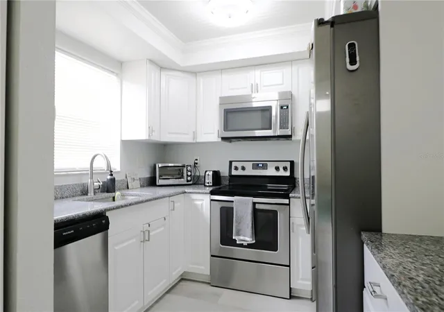 Listing Photo 4 - Condo for sale in building located at 503 Manor Cir, SEBRING, FL 33872