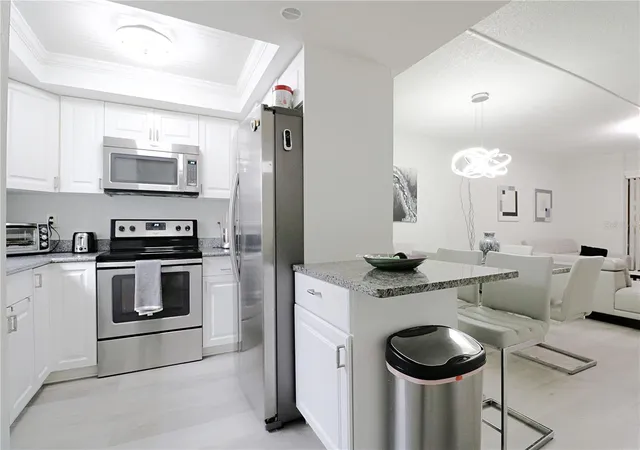 Listing Photo 5 - Condo for sale in building located at 503 Manor Cir, SEBRING, FL 33872