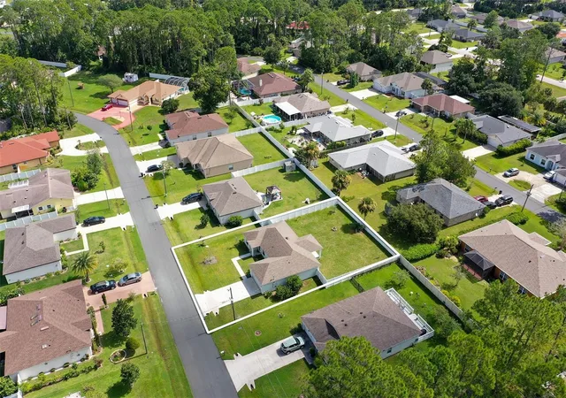 Photo 2 of Single family home for sale at 18 Post Oak Ln, Palm Coast, FL 32164 | MLS# FC321747 | Listing updated on 2026-10-09