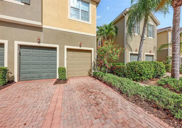 Townhouse for sale at 7927 Moonstone Dr #26-102, SARASOTA, FL 34233 | MLS# A4707696