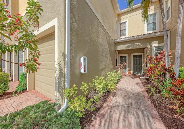 Photo 2 of Townhouse for sale at 7927 Moonstone Dr #26-102, Sarasota, FL 34233 | MLS# A4707696 | Listing updated on 2026-09-30