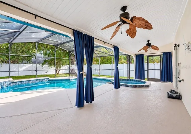 Photo 2 of Single family home for sale at 204 Harbor Dr, Winter Garden, FL 34787 | MLS# O6445377 | Listing updated on 2026-10-06