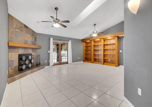 Photo 3 of Single family home for sale at 204 Harbor Dr, Winter Garden, FL 34787 | MLS# O6445377 | Listing updated on 2026-10-06