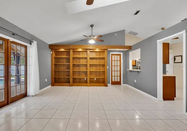 Photo 3 of Single family home for sale at 204 Harbor Dr, Winter Garden, FL 34787 | MLS# O6445377 | Listing updated on 2026-10-06