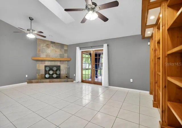 Photo 4 of Single family home for sale at 204 Harbor Dr, Winter Garden, FL 34787 | MLS# O6445377 | Listing updated on 2026-10-06
