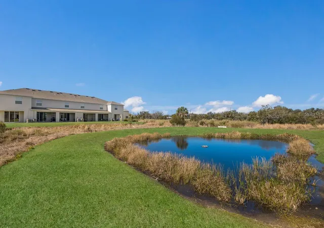 Photo 4 of Townhouse for sale at 8916 Milestone Dr, Sarasota, FL 34238 | MLS# A4707697 | Listing updated on 2026-09-30