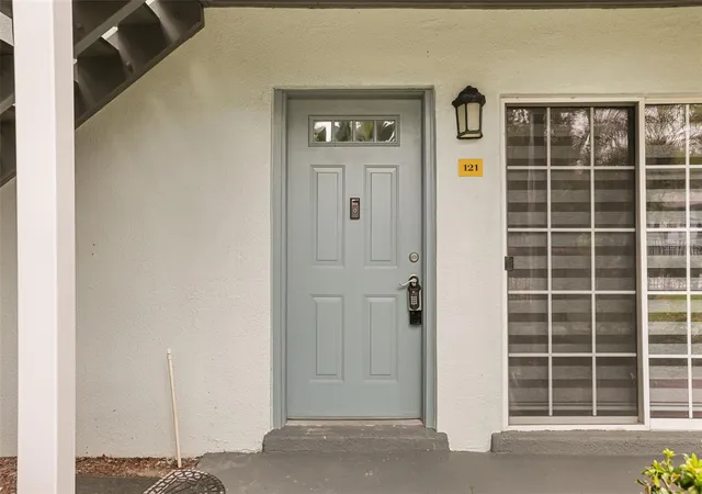 Listing Photo 4 - Condo for sale in building located at 4828 Conway Rd, Orlando, FL 32812 - Unit #121