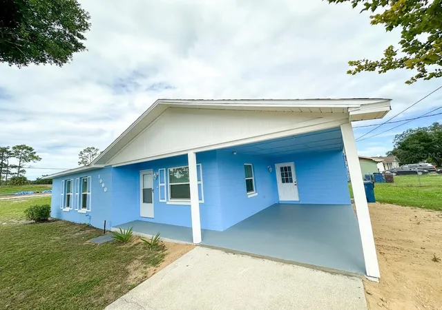 Photo 2 of Single family home for sale at 1000 Valencia Ave, Haines City, FL 33844 | MLS# L4965400 | Listing updated on 2026-10-08