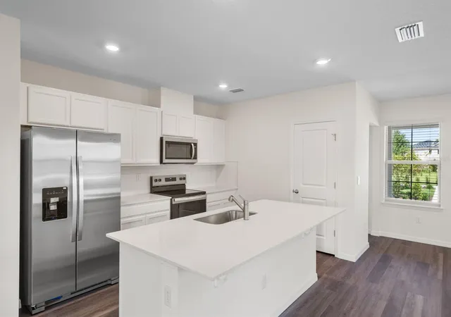 Photo 3 of Townhouse for sale at 12044 Shine View Ln, Winter Garden, FL 34787 | MLS# O6445388 | Listing updated on 2026-09-29
