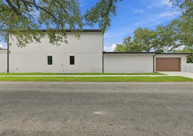 Photo 3 of Single family home for sale at 3201 W Wyoming Ave, Tampa, FL 33611 | MLS# TB8552846 | Listing updated on 2026-10-07