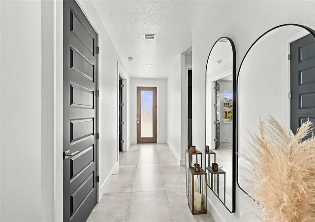 Photo 4 of Single family home for sale at 3201 W Wyoming Ave, Tampa, FL 33611 | MLS# TB8552846 | Listing updated on 2026-10-04
