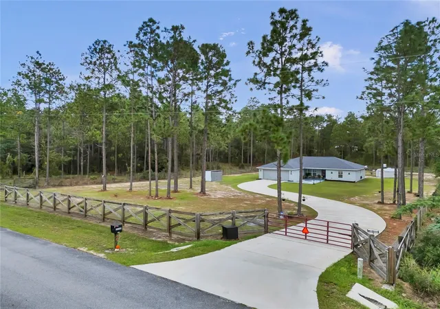 Photo 1 of Single family home for sale at 23708 Nw Amberjack Ave, Dunnellon, FL 34431 | MLS# S5158426 | Listing updated on 2026-10-08