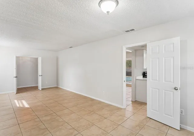 Photo 4 of Single family home for sale at 14051 Briardale Ln, Tampa, FL 33618 | MLS# TB8552867 | Listing updated on 2026-10-03