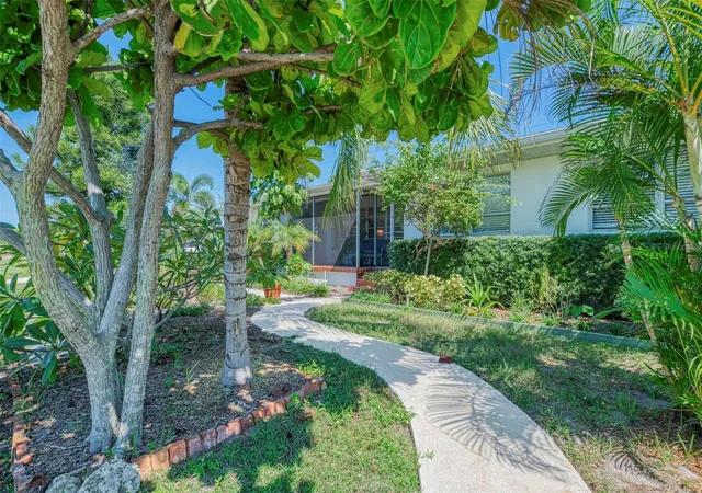 Photo 2 of Single family home for sale at 211 46th Street W, Bradenton, FL 34209 | MLS# A4707705 | Listing updated on 2026-10-20