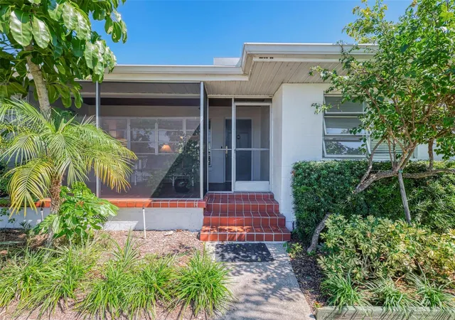 Photo 3 of Single family home for sale at 211 46th Street W, Bradenton, FL 34209 | MLS# A4707705 | Listing updated on 2026-10-20