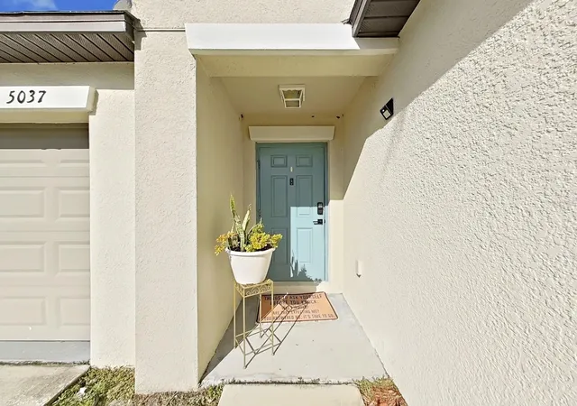 Photo 2 of Single family home for sale at 5037 White Chicory Dr, Apollo Beach, FL 33572 | MLS# TB8552872 | Listing updated on 2026-10-08