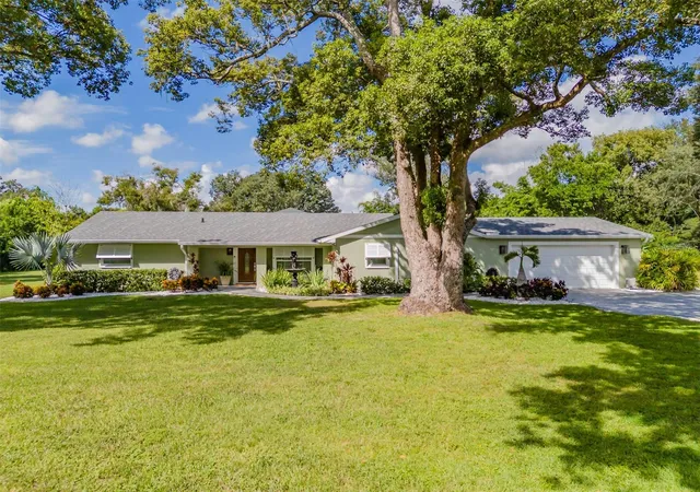 Photo 1 of Single family home for sale at 2606 Brucken Rd, Valrico, FL 33596 | MLS# TB8552878 | Listing updated on 2026-10-07