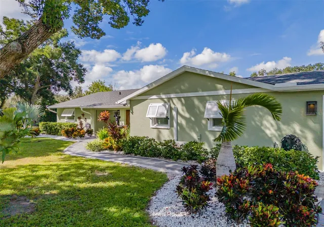 Photo 3 of Single family home for sale at 2606 Brucken Rd, Valrico, FL 33596 | MLS# TB8552878 | Listing updated on 2026-10-07