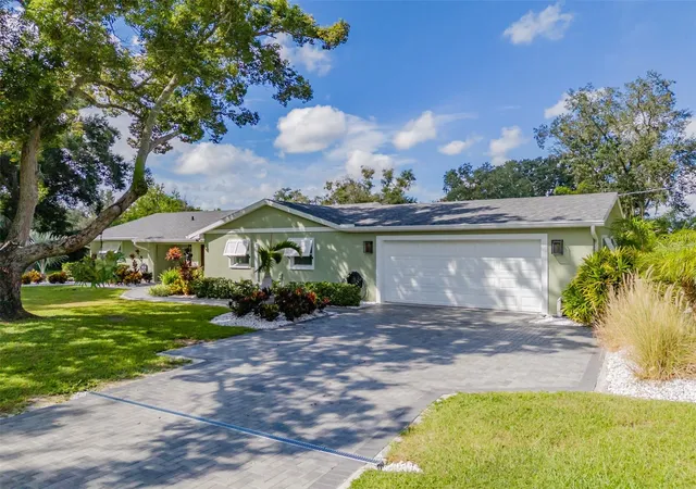 Photo 3 of Single family home for sale at 2606 Brucken Rd, Valrico, FL 33596 | MLS# TB8552878 | Listing updated on 2026-10-07