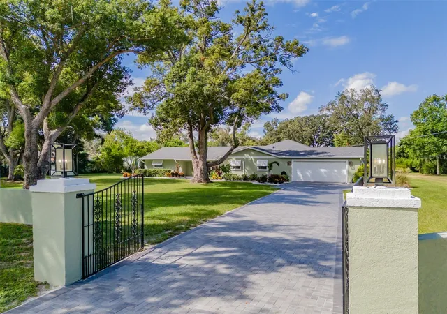 Photo 4 of Single family home for sale at 2606 Brucken Rd, Valrico, FL 33596 | MLS# TB8552878 | Listing updated on 2026-10-07