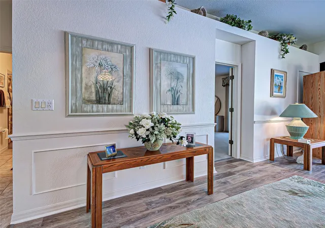Photo 2 of Sale Pending at 201 King Palm Ct, Venice, FL 34292 | MLS# N6145966 | Listing updated on 2026-10-20