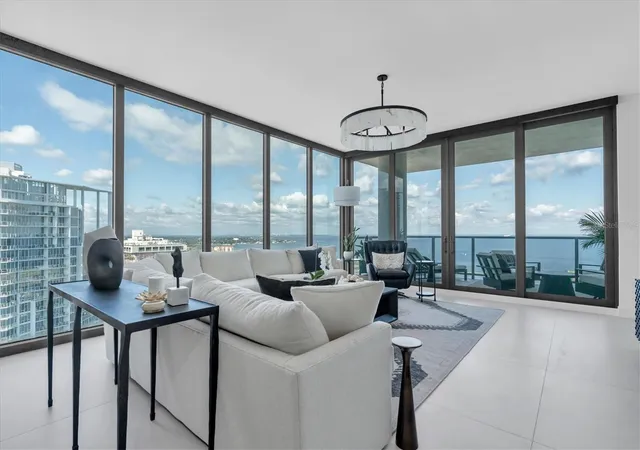 Photo 2 of Condo for sale at 301 1st Street S #3003, Saint Petersburg, FL 33701 | MLS# W7889894 | Listing updated on 2026-10-22