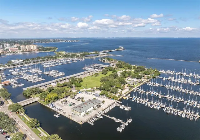 Photo 4 of Condo for sale at 301 1st Street S #3003, Saint Petersburg, FL 33701 | MLS# W7889894 | Listing updated on 2026-10-22