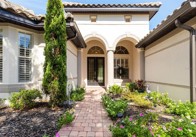 Photo 2 of Single family home for sale at 11727 Delwick Dr, Windermere, FL 34786 | MLS# O6445423 | Listing updated on 2026-10-23
