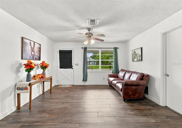 Photo 4 of Single family home for sale at 1085 Eagles Nest Ave, Deltona, FL 32725 | MLS# V4951550 | Listing updated on 2026-10-08