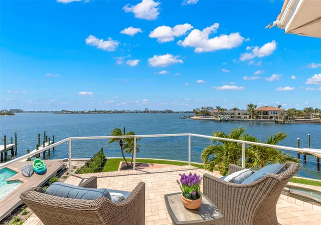 Photo 2 of Single family home for sale at 6130 Kipps Colony Dr W, Gulfport, FL 33707 | MLS# TB8552889 | Listing updated on 2026-10-27