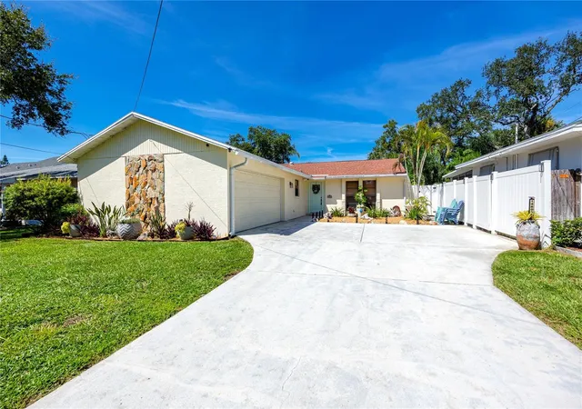 Photo 1 of Single family home for sale at 14803 Sunset Dr, Largo, FL 33774 | MLS# TB8552892 | Listing updated on 2026-10-06