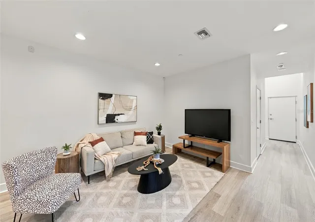 Photo 3 of Townhouse for sale at 213 S Moody Ave #1, Tampa, FL 33609 | MLS# TB8552897 | Listing updated on 2026-10-08