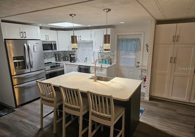 Photo 4 of Manufactured home for sale at 5619 Bayshore Rd #115, Palmetto, FL 34221 | MLS# A4707714 | Listing updated on 2026-10-03