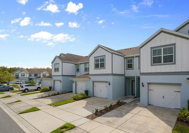 Photo 2 of Townhouse for sale at 3954 Plainview Dr, Orlando, FL 32824 | MLS# O6445448 | Listing updated on 2026-10-02