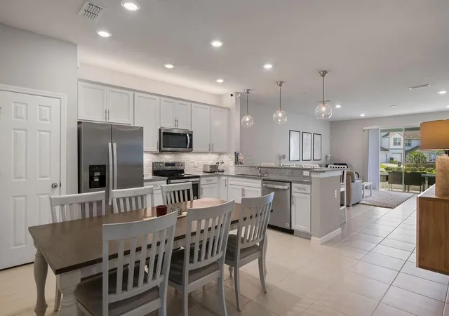 Photo 4 of Townhouse for sale at 3954 Plainview Dr, Orlando, FL 32824 | MLS# O6445448 | Listing updated on 2026-10-02