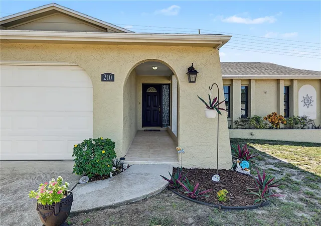 Photo 2 of Single family home for sale at 210 Leafwood Rd, Tarpon Springs, FL 34689 | MLS# TB8552910 | Listing updated on 2026-10-06