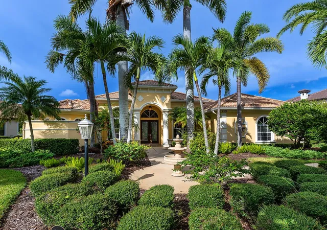 Photo 1 of Single family home for sale at 6906 Belmont Ct, Lakewood Ranch, FL 34202 | MLS# A4707718 | Listing updated on 2026-10-05