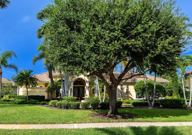 Photo 4 of Single family home for sale at 6906 Belmont Ct, Lakewood Ranch, FL 34202 | MLS# A4707718 | Listing updated on 2026-10-05