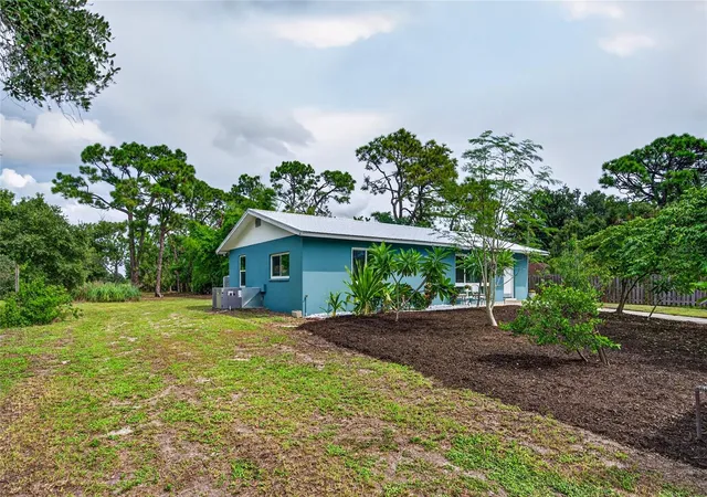 Photo 2 of Single family home for sale at 1322 Manasota Beach Rd, Englewood, FL 34223 | MLS# N6145968 | Listing updated on 2026-10-06