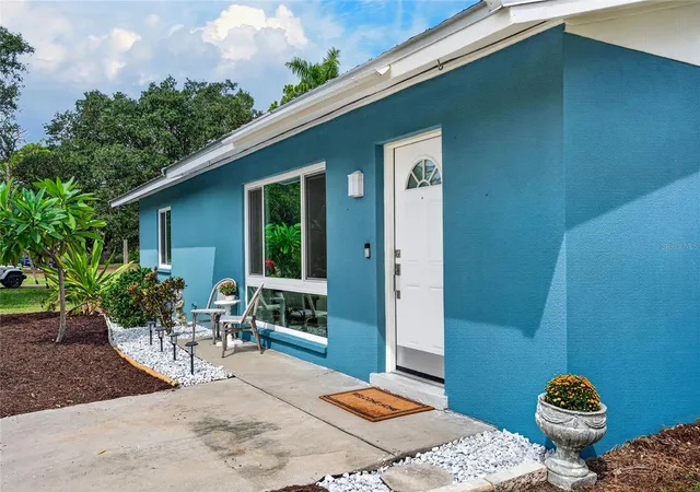 Photo 3 of Single family home for sale at 1322 Manasota Beach Rd, Englewood, FL 34223 | MLS# N6145968 | Listing updated on 2026-10-06