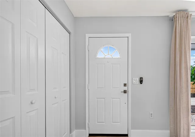 Photo 3 of Single family home for sale at 1322 Manasota Beach Rd, Englewood, FL 34223 | MLS# N6145968 | Listing updated on 2026-10-06