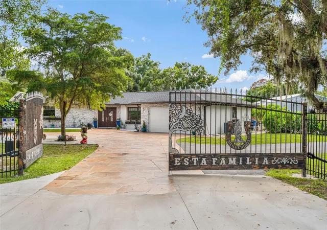Photo 4 of Single family home for sale at 2660 57th Street, Sarasota, FL 34243 | MLS# A4707720 | Listing updated on 2026-10-06