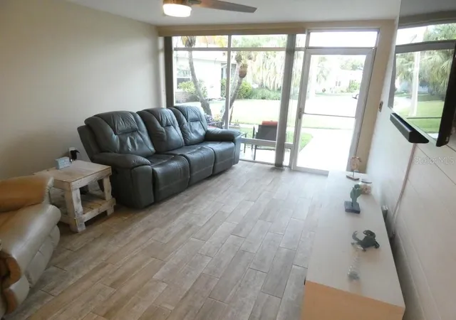 Listing Photo 4 - Condo for sale in building located at 4322 Tahitian Gdns Cir, Holiday, FL 34691 - Unit #B