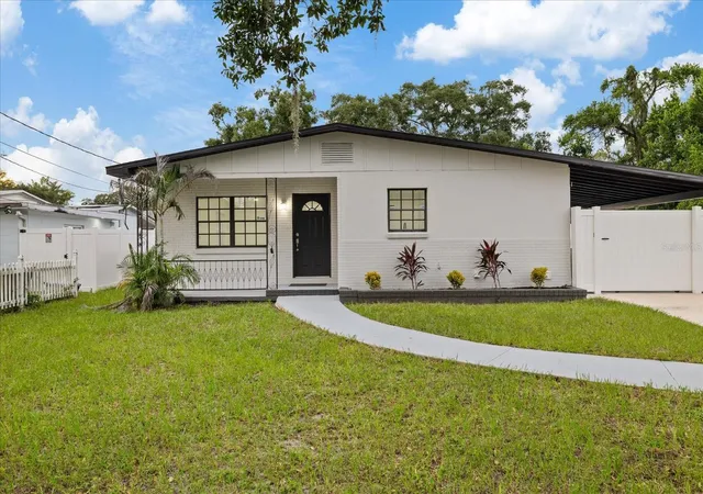 Single family home for sale at 9410 N Valle Dr, TAMPA, FL 33612 | MLS# TB8552918